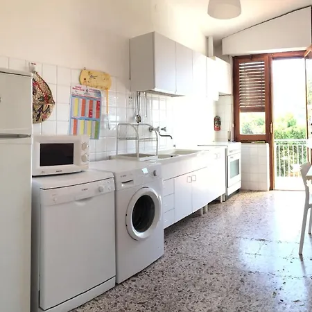 Sul Mare Con Magnifico Panorama